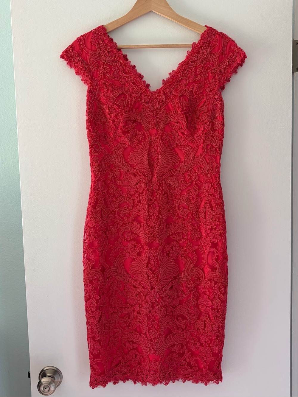 Tadashi Shoji Size 6 Flame Red Corded Lace Tulle Sheath Cocktail Dress - Picture 2 of 13